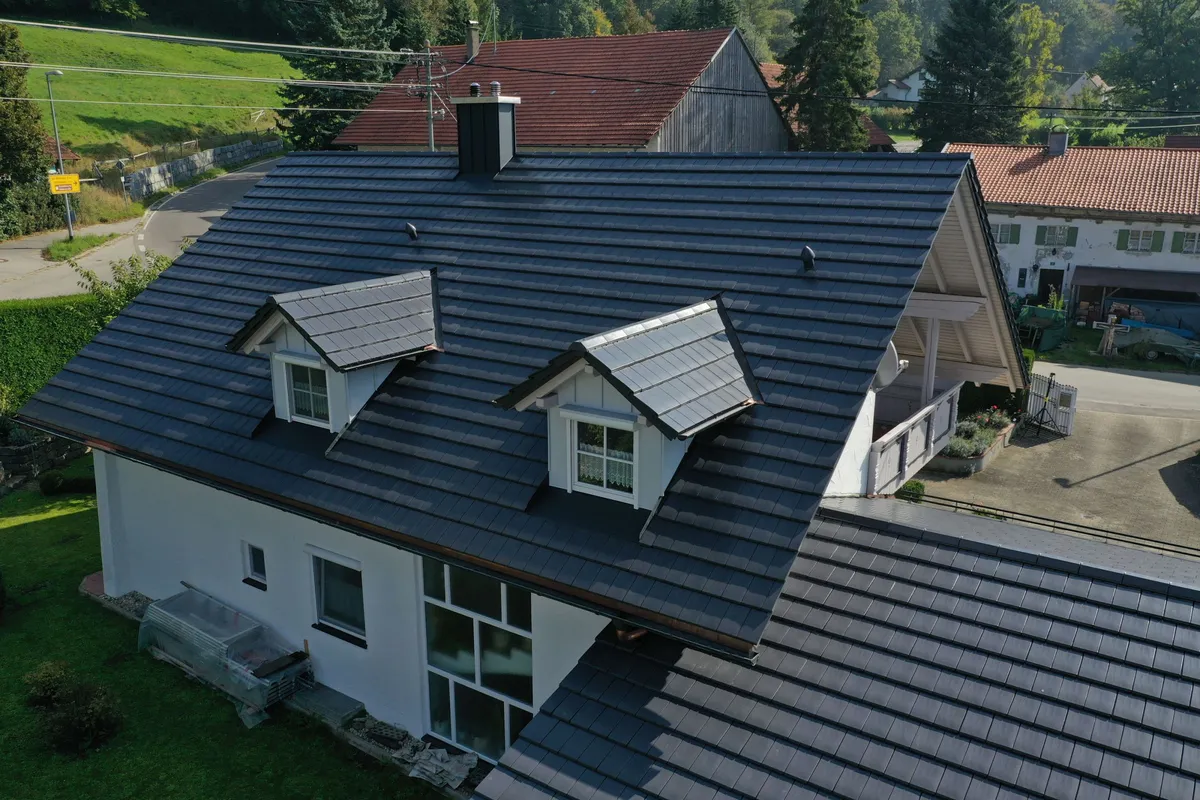 Casă cu acoperiș din țiglă ceramică Creaton